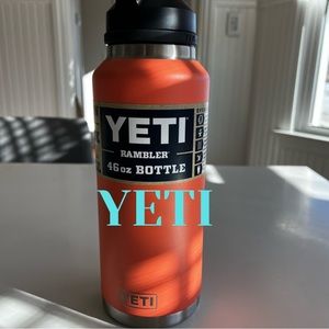 ✨NEW✨YETI RAMBLER® 46 OZ WATER BOTTLE
WITH CHUG CAP High Desert Clay